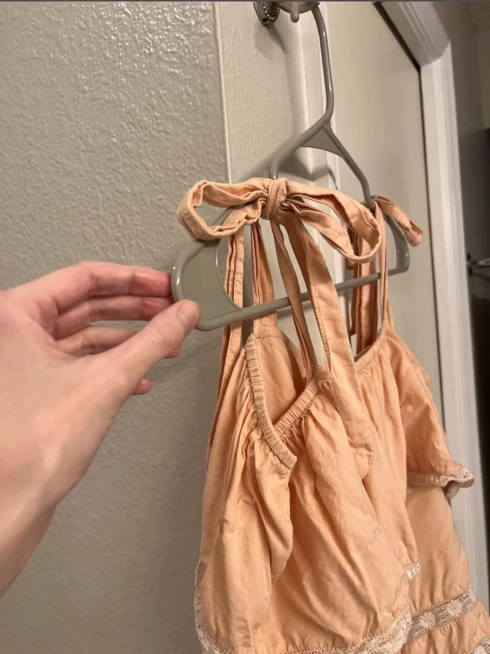 EUC/Like-New American Eagle Outfitters Shoulder-Tie Tiered Ruffle/Lace Tank Top - Picture 3 of 7